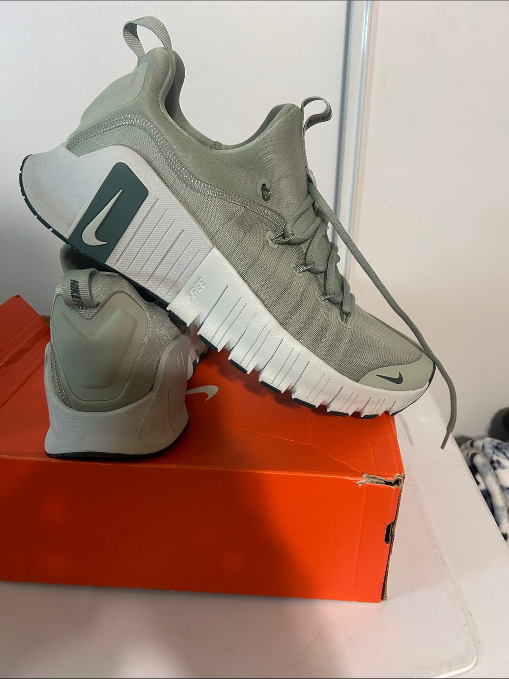 Nike Men’s Olive Green and White Free RN Sneakers